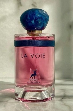 عطر زنانه لا وی (La Voie) از برند الحمرا،
